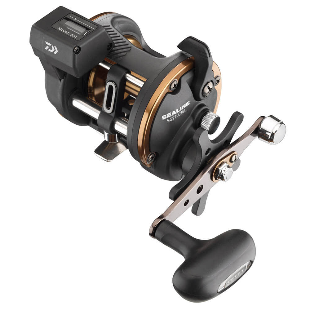https://koeder-laden.mo.cloudinary.net/out/pictures/master/product/1/daiwa-multirolle-sealine-sg-47lc3bl.jpg